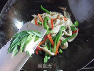 家常小炒—孜然面筋的做法步骤：9