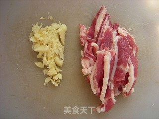 山间野味——野辣椒苗炒肉片的做法步骤：3