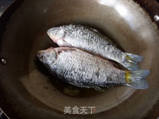家常鲫鱼的做法步骤：4
