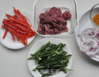 咖喱洋葱炒牛肉的做法步骤：1