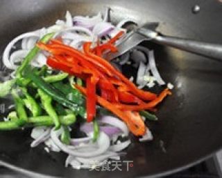 咖喱洋葱炒牛肉的做法步骤：3