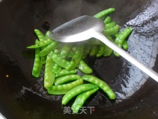 蒜香荷兰豆的做法步骤：4