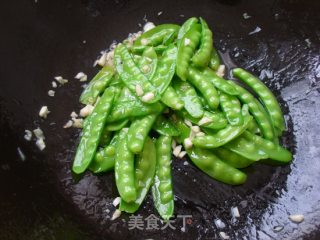 蒜香荷兰豆的做法步骤：5