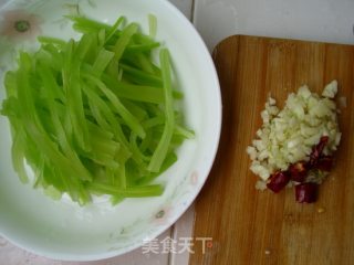 蒜香莴笋丝的做法步骤：1