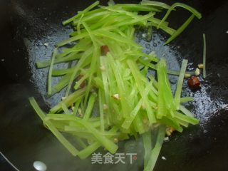 蒜香莴笋丝的做法步骤：4
