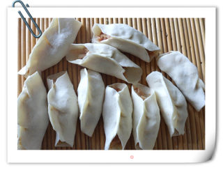 旱萝卜猪肉锅贴的做法步骤：11