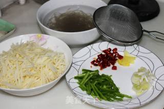 土豆丝炒粉条的做法步骤：2