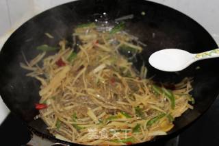 土豆丝炒粉条的做法步骤：6