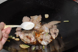 茶树菇烧鸡翅的做法步骤：9