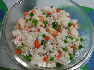 青豆胡萝卜虾仁炒米饭的做法
