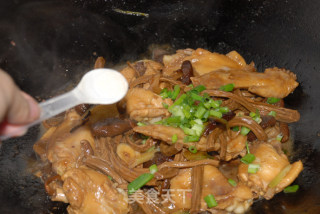 茶树菇烧鸡翅的做法步骤：16