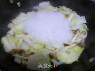 海米蟹味菇烩粉丝白菜的做法步骤：7