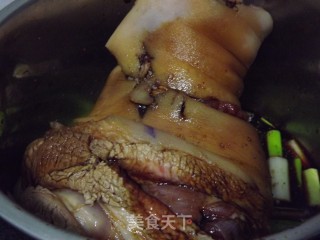 红烧猪肘的做法步骤：4
