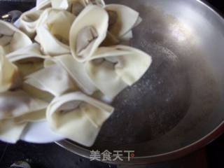 爽滑鲜香----------胖馄饨的做法步骤：6