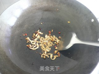 咸鱼炒皇帝苗的做法步骤：2