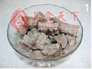 排骨炖土豆的做法步骤：1