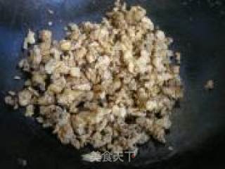 韭菜鸡蛋饺子馅的做法步骤：2