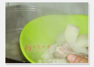 排骨萝卜汤的做法步骤：9