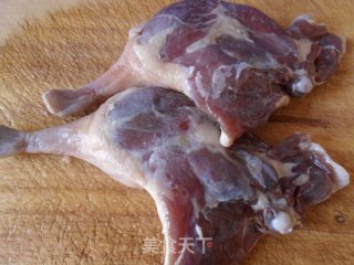 咸鸭腿炖黄豆的做法步骤：1