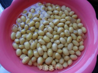 咸鸭腿炖黄豆的做法步骤：2