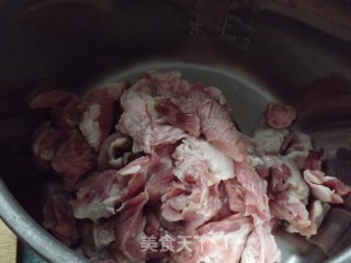 番茄牛肉炖土豆的做法步骤：1