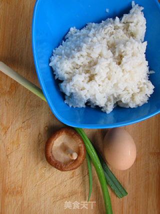 十分钟填饱肚子—蛋炒饭的做法步骤：1