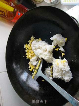 十分钟填饱肚子—蛋炒饭的做法步骤：4