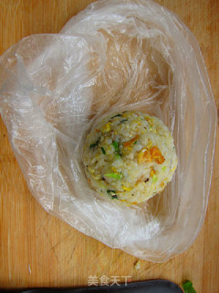 十分钟填饱肚子—蛋炒饭的做法步骤：6
