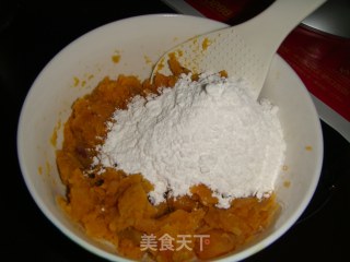 黄灿灿的红薯饼的做法步骤：3