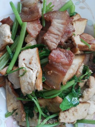 芹菜炒香干的做法