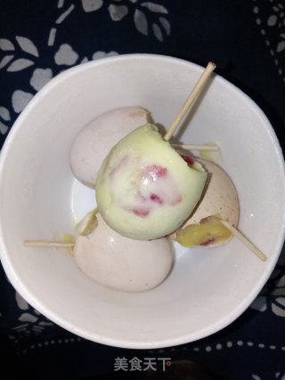 小鸡蛋.酸奶草莓冰淇淋的做法