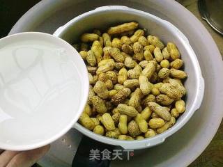 水煮花生的做法步骤：3