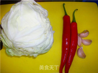 家常菜肴@@黑胡椒最撩人~~黑胡椒炒手撕包菜的做法步骤：1