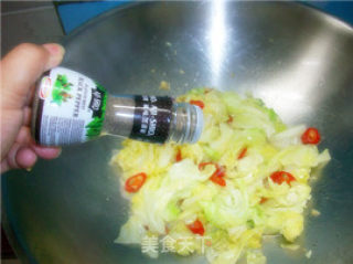 家常菜肴@@黑胡椒最撩人~~黑胡椒炒手撕包菜的做法步骤：9