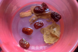 补血的当归红枣乌鸡汤的做法步骤：2