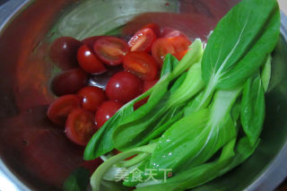 瘦身番茄油菜汤的做法步骤：1