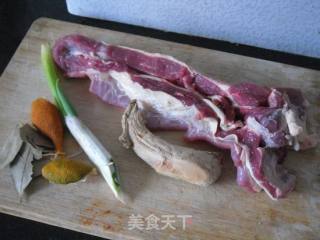清炖牛肉的做法步骤：1