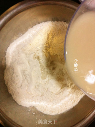 麻辣香葱芝麻椒盐花卷的做法步骤：1
