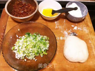 麻辣香葱芝麻椒盐花卷的做法步骤：4