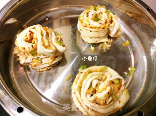 麻辣香葱芝麻椒盐花卷的做法步骤：12