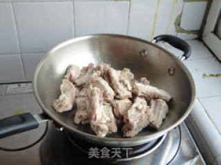 糖醋排骨的做法步骤：3