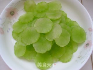 莴笋炒牛肉的做法步骤：1