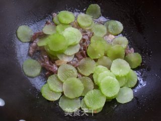 莴笋炒牛肉的做法步骤：5