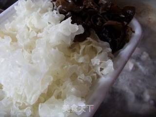 清爽不油腻-------双耳排骨汤的做法步骤：6