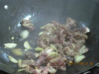 芹菜炒骨头肉的做法步骤：5