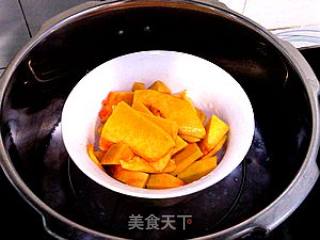 【美好的一天从早餐开始】松软南瓜饼的做法步骤：2