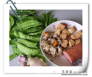 小炒荷兰豆的做法步骤：1