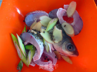 香辣鱼块的做法步骤：1