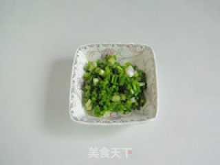 一手一个卷着吃—酸菜蛋饼的做法步骤：4
