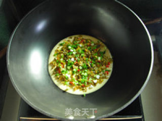 一手一个卷着吃—酸菜蛋饼的做法步骤：7